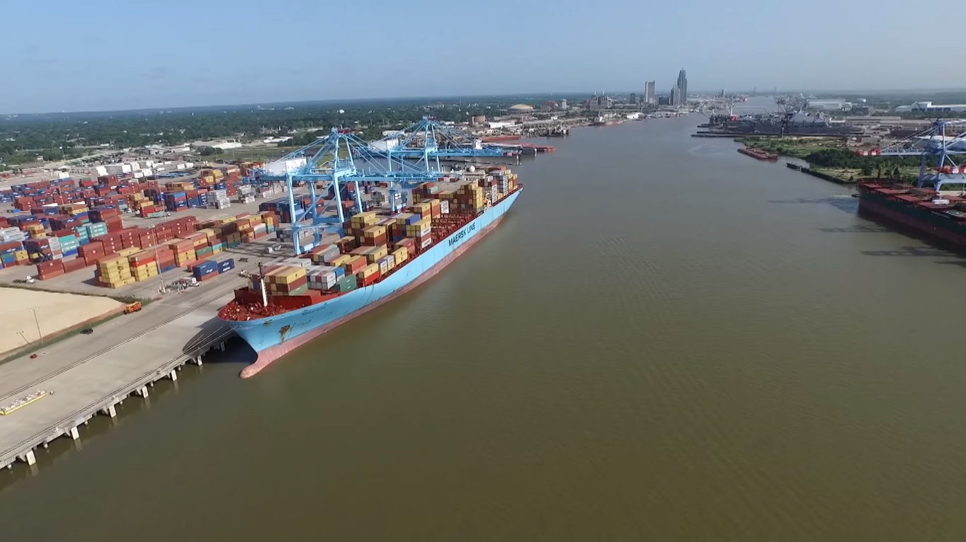 APM-Terminals-Mobile-has-hosted-the-largest-vessel-2